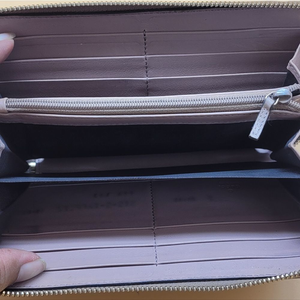 Authentic Gucci GG Monogram Wallet - Picture 4 of 12